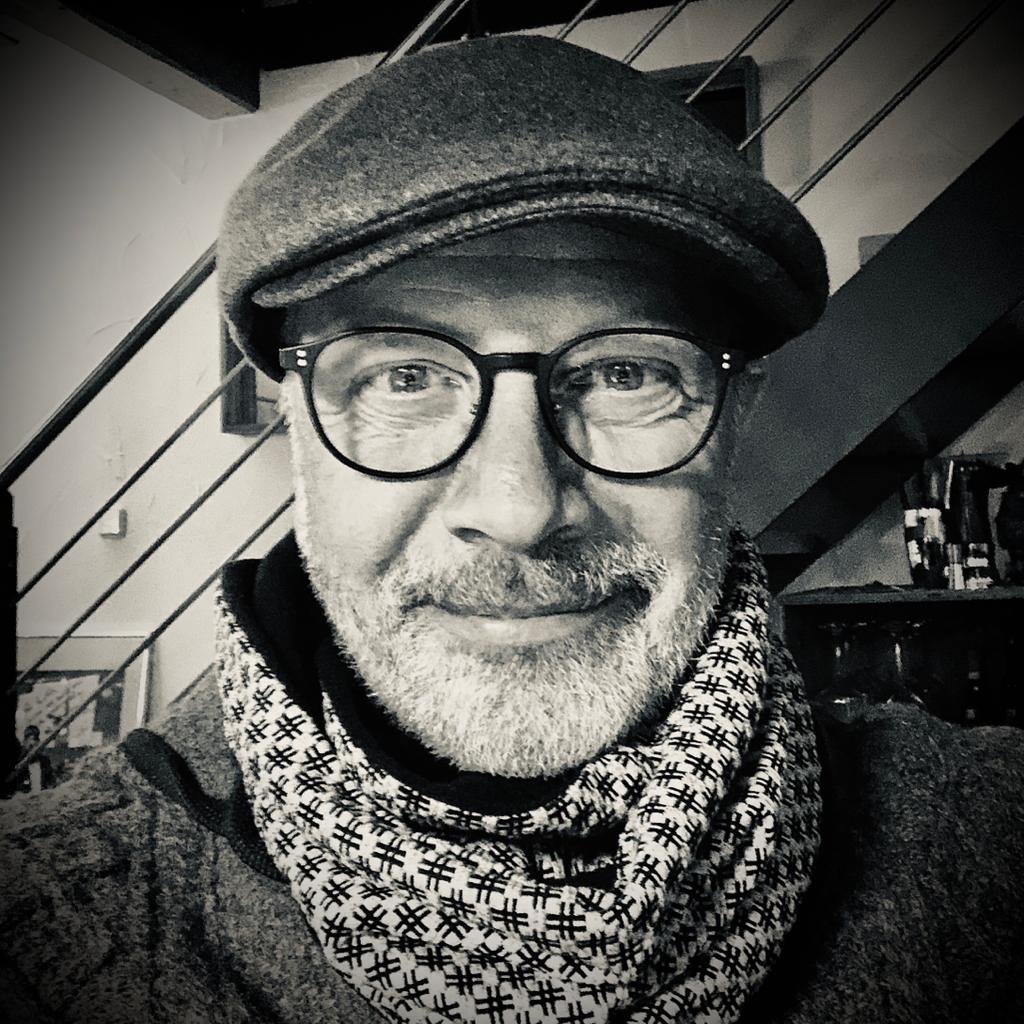 Entdecken Sie die kunstvollen Schwarz-Weiß-Fotografien von Jens Paritzsch bei JePa Fine Art Tango. Leidenschaftliche Tango-Momente und emotionale Aufnahmen, perfekt als Fine Art Prints!